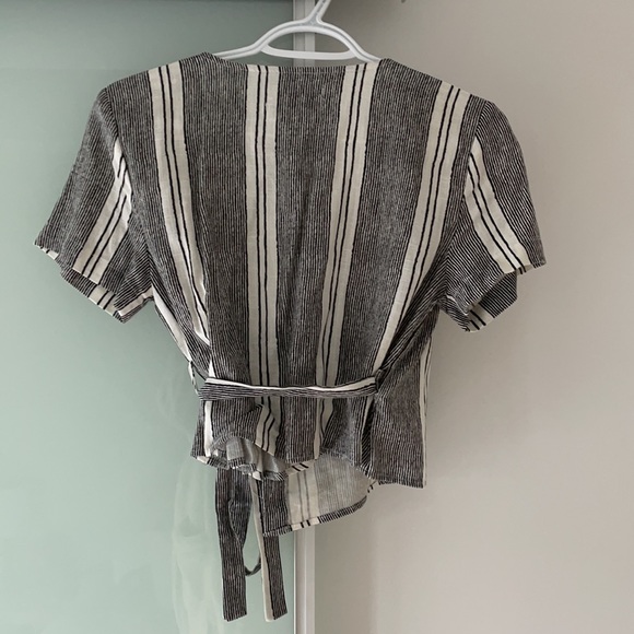 Urban Outfitters Top XS - Picture 2 of 3